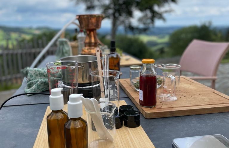 Bild Flasche mit Kräuterauszügen
